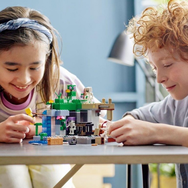 Конструктор LEGO Minecraft Підземелля скелетів 21189