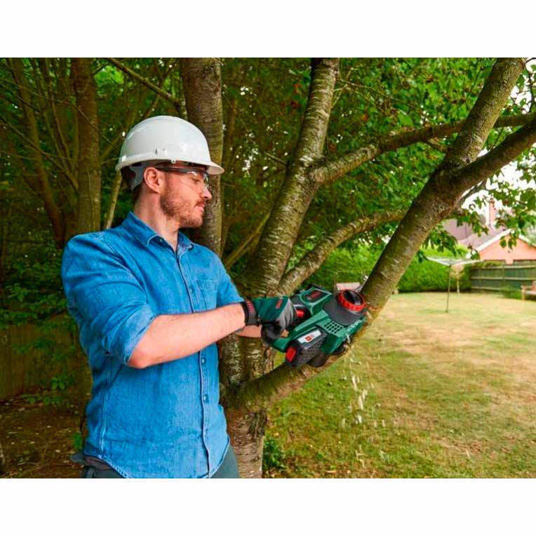 Электропила Bosch 0.600.8B8.000 аккумуляторная UniversalChain 18