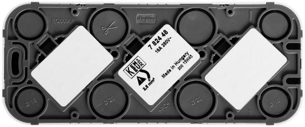 Розетка тройная с заземлением Legrand Quteo 3x2К+З со шторками белый 782218