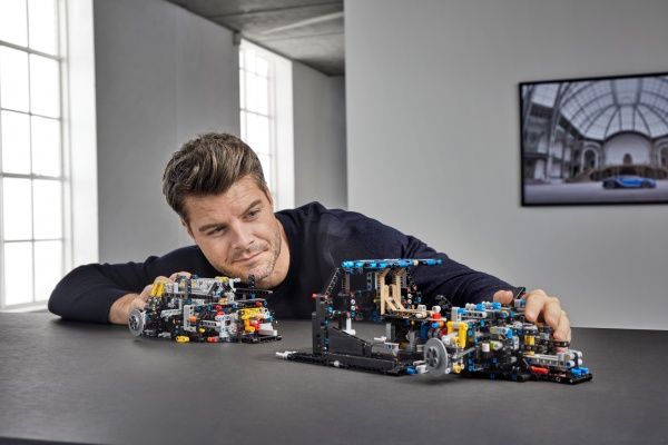 Конструктор LEGO Technic Bugatti Chiron 42083
