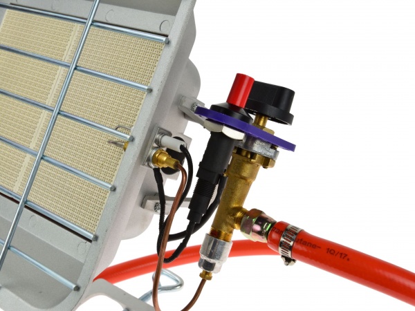 Обогреватель газовый GEKO 4600 с PIEZO G80531 Обогреватель газовый