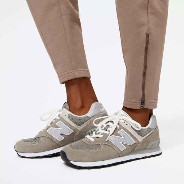 Брюки New Balance ATHLETICS PEARL WP31550MS р. S коричневый