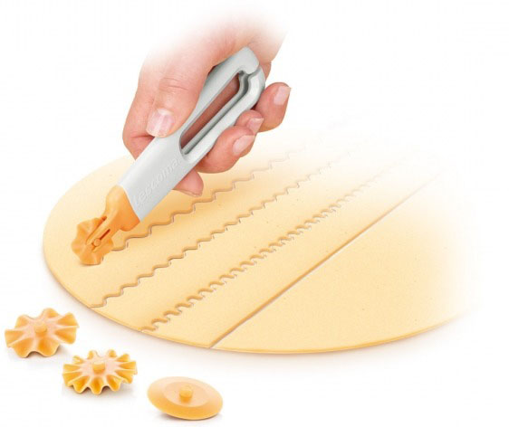 Нож для теста 4 колеса пластик Delicia 630019 Tescoma 