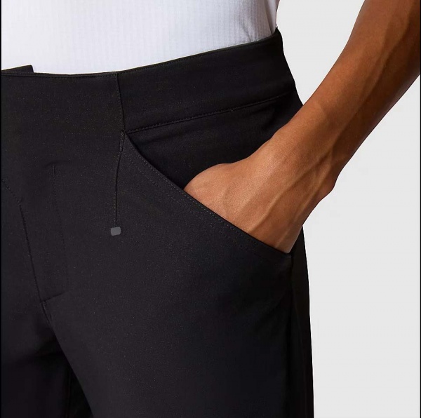 Штани THE NORTH FACE W AO WINTER SLIM STRAIGHT PANT NF0A7Z8BJK31 р. 10 чорний