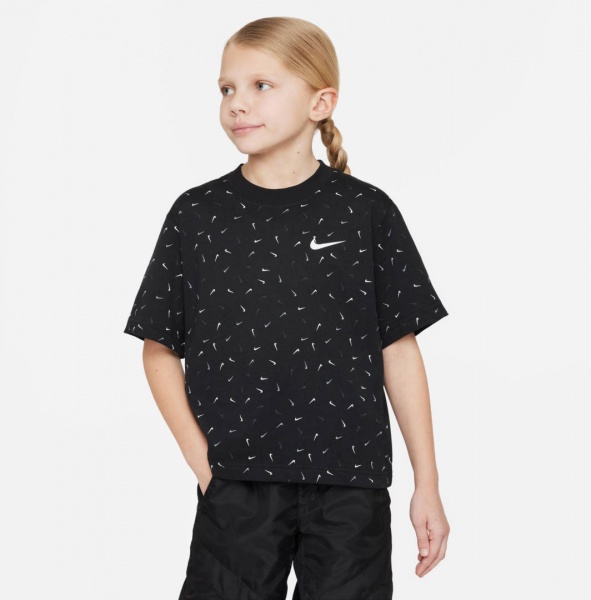 Футболка Nike G NK NSW TEE BOXY SWOOSH AOP FD5366-010 р.S черный