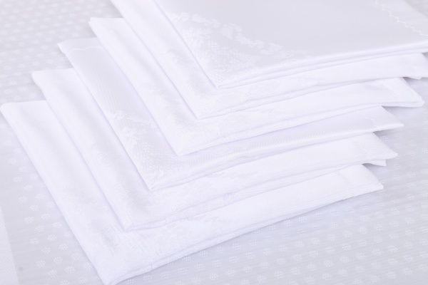 Скатерть с салфетками Caramel 160x220 см белый Karna 