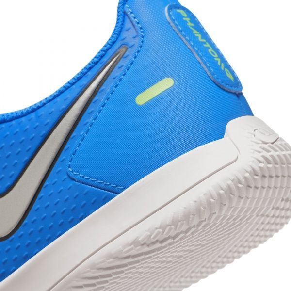 Бутси Nike Phantom GT Club IC CK8466-400 р. US 9,5 білий
