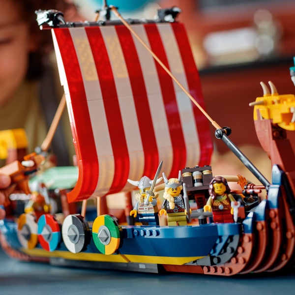 Конструктор LEGO Creator Корабель вікінгів і Мідгардський змій 31132