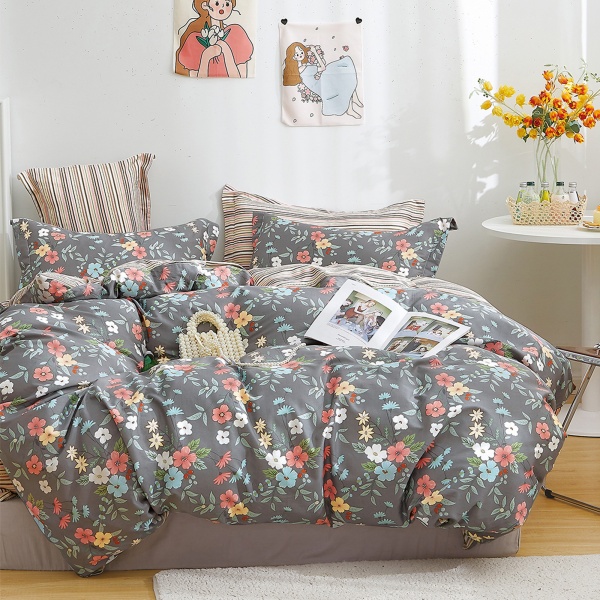 Комплект постельного белья семейный Герань разноцветный Homeline 