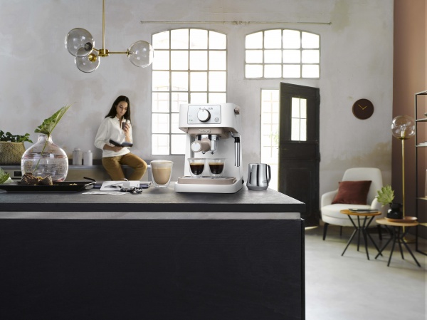 Кавоварка ріжкова Delonghi EC260.W Stilosa 
