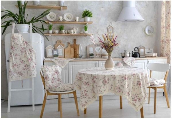 Скатерть Bella Розы с кружевом 110x134 см Прованс 