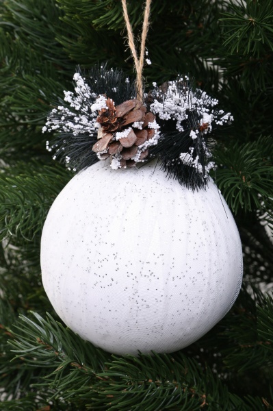 Шар новогодний с декором HF20Y1-07-12 d 120 мм белый