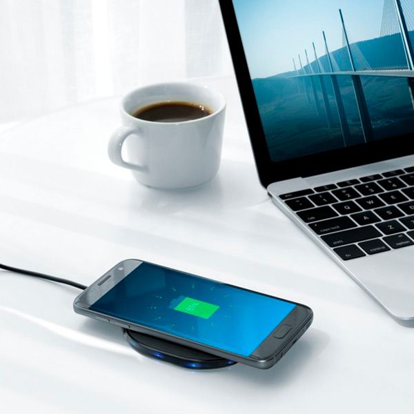 Бездротовий зарядний пристрій Anker 10W Qi Fast Charger