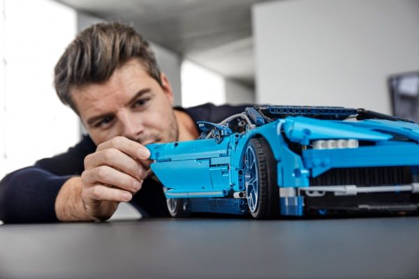 Конструктор LEGO Technic Bugatti Chiron 42083