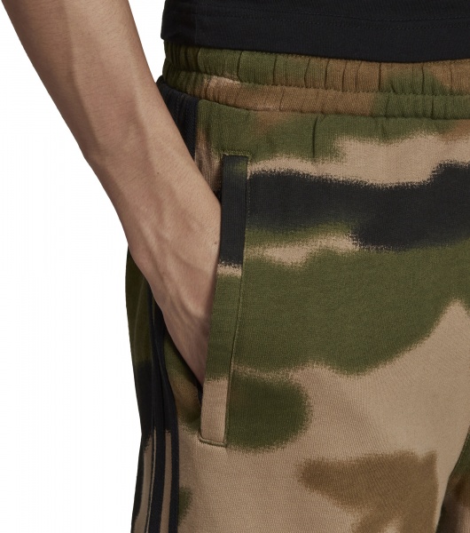 Шорти Adidas CAMO AOP SHORT GN1887 р. XL різнокольоровий