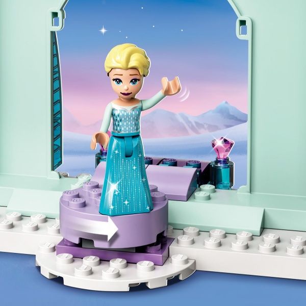 Конструктор LEGO Disney Princess Зимняя сказка Анны и Эльзы 43194