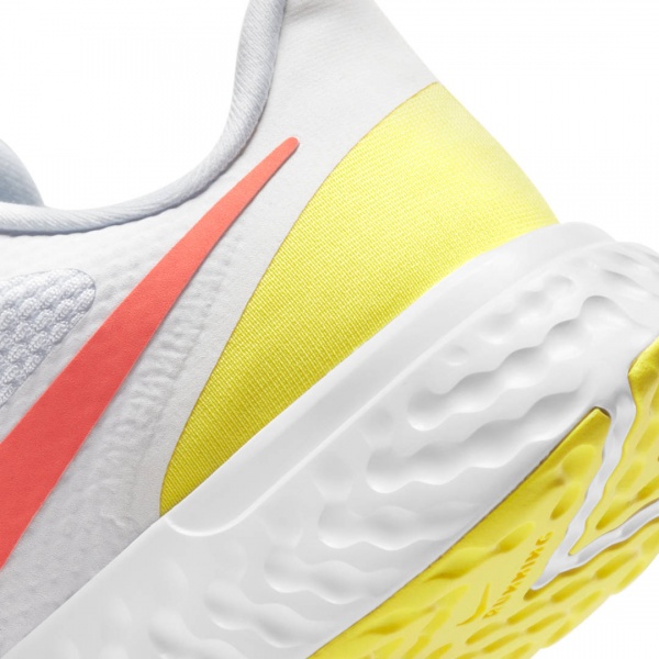 Кроссовки Nike WMNS NIKE REVOLUTION 5 BQ3207-107 р.US 8 белый