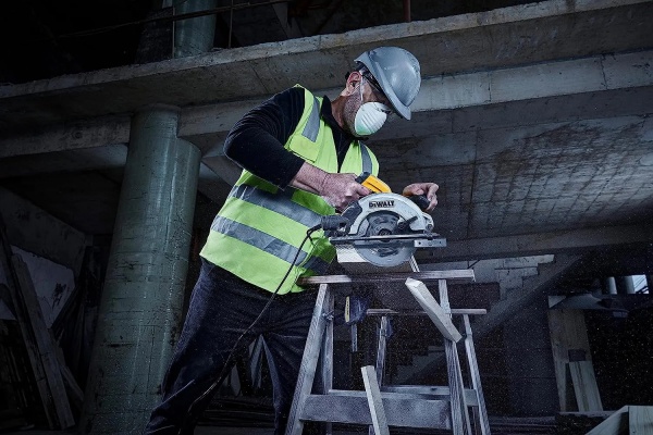 Пилка дискова DeWalt DWE5615