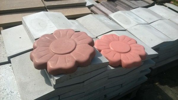 Форма-трафарет для виготовлення садових доріжок Квітка 430x430x50 мм