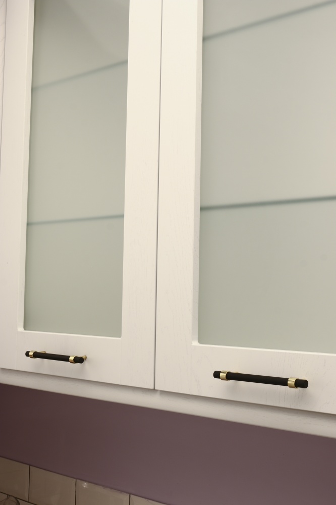 Ручка для меблів рейлінгова 128 мм чорний/золото