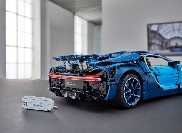 Конструктор LEGO Technic Bugatti Chiron 42083