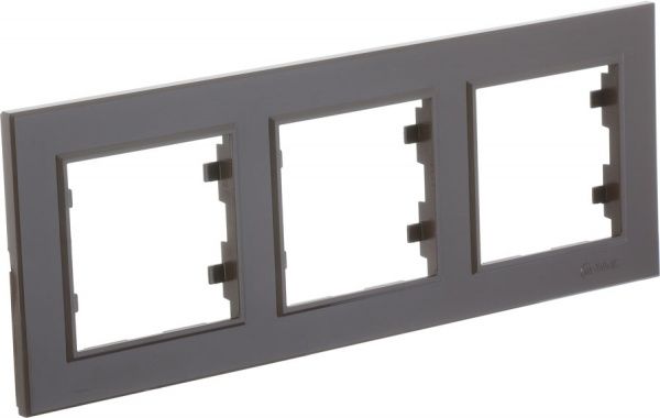 Рамка трехместная Makel Karea горизонтальная коричневый