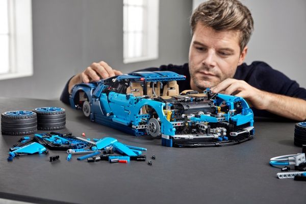 Конструктор LEGO Technic Bugatti Chiron 42083