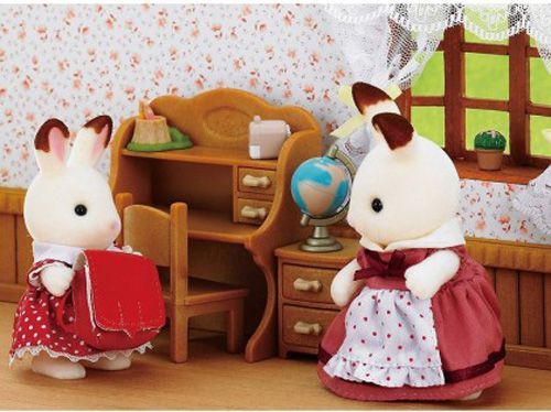 Ігровий набір Sylvanian Families Шоколадна Кролик-Сестра за партою 5016 