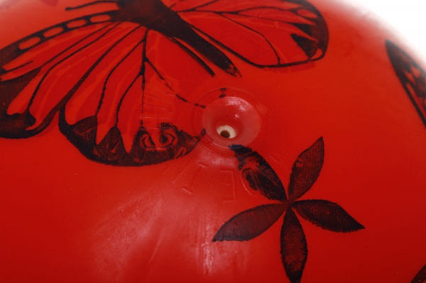 Мяч TCL Бабочки 23 см красный 