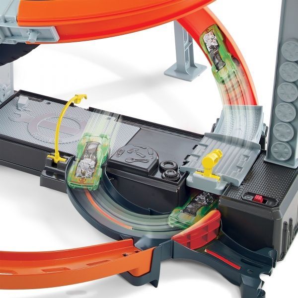 Ігровий набір Hot Wheels Перегони у шиномонтажній GJL16