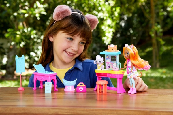 Ігровий набір Enchantimals Медичний кабінет пані Кішечки HLH22