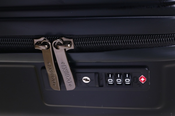 Чемодан 40 л черный LS22400 48х36х23 ABS 