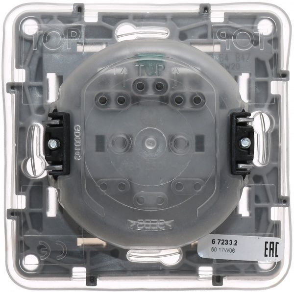 Розетка із заземленням Legrand Etika зі шторками з кришкою слонова кістка 672332