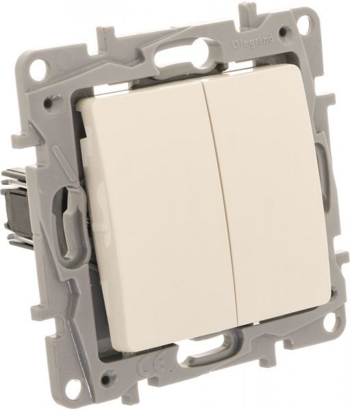 Перемикач прохідний двоклавішний Legrand Etika 672612 з автомат. клемами без підсвітки 10 А 250В кремовий 672312