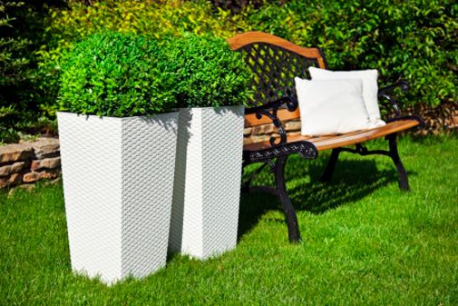 Горшок пластиковый Lamela Финезия с вкладом ротанг квадратный 19,5л белый 