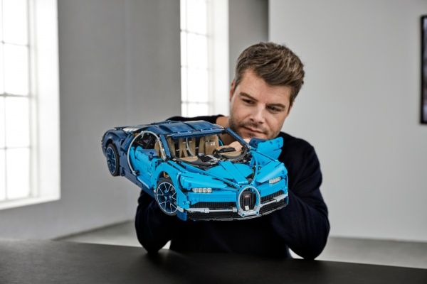 Конструктор LEGO Technic Bugatti Chiron 42083