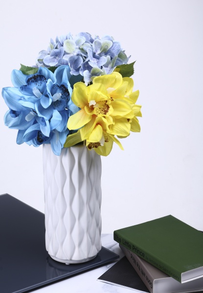 Ваза керамічна біла Knit 10,5х10,5х22,5 см