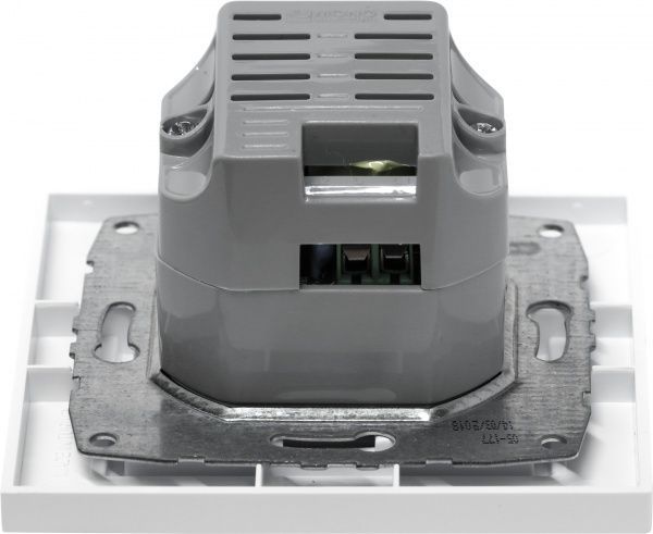 Розетка USB із заземленням Mono Despina без шторок без кришки білий 102-190005-177