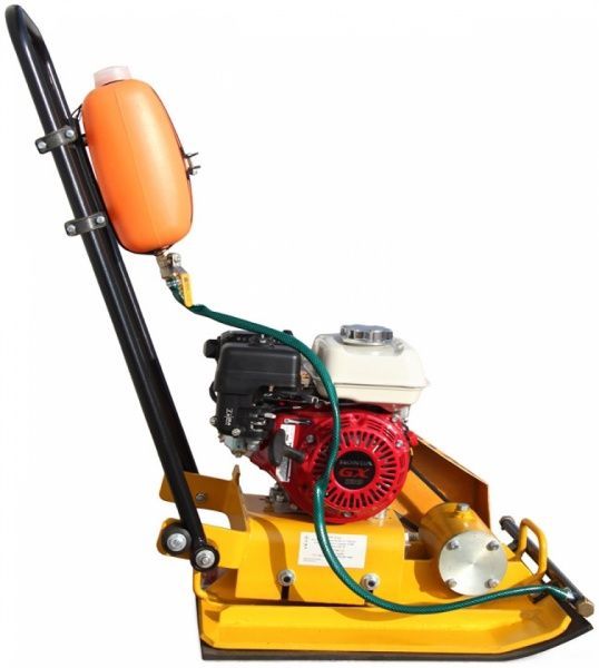 Виброплита WIBER  UGMS-12 с бачком