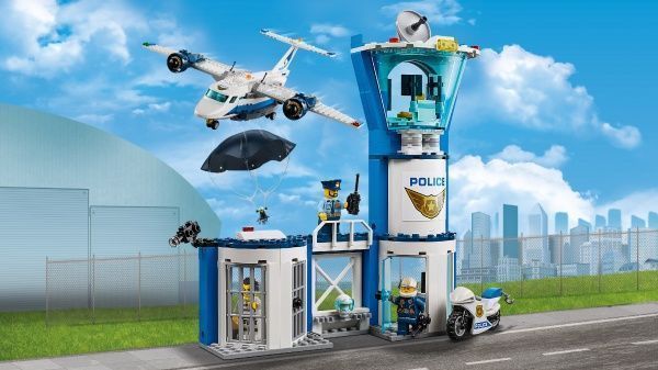 Конструктор LEGO City Воздушная полиция: авиабаза 60210