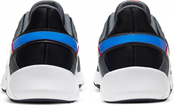 Кросівки Nike Legend Essential 2 CQ9356-014 р.US 8,5 чорно-синій