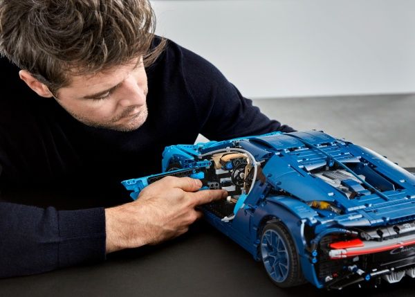 Конструктор LEGO Technic Bugatti Chiron 42083