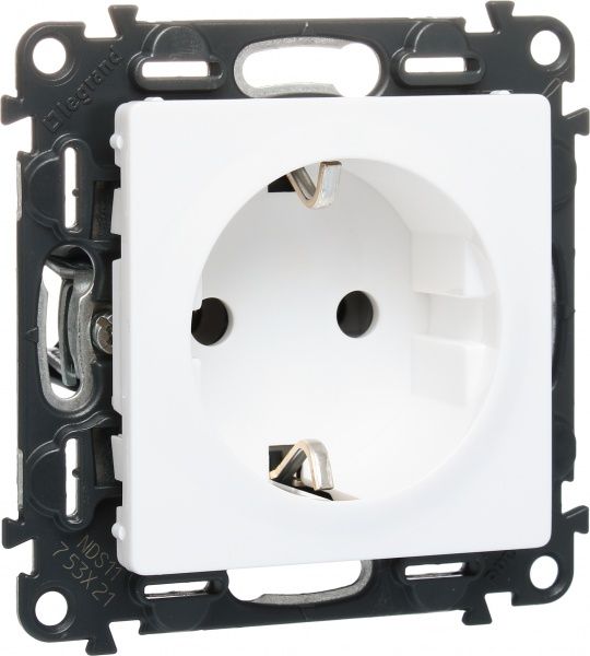 Розетка с заземлением Legrand Life без шторок белый 753421