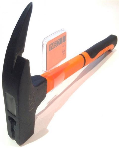 Молоток для кровли NEO рукоятка из стекловолокна 600 г 25-046