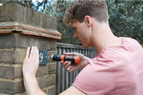 Отвертка аккумуляторная Black+Decker BCF601C