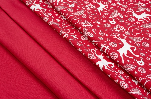 Скатерть 140x220 см красный с рисунком Homeline 