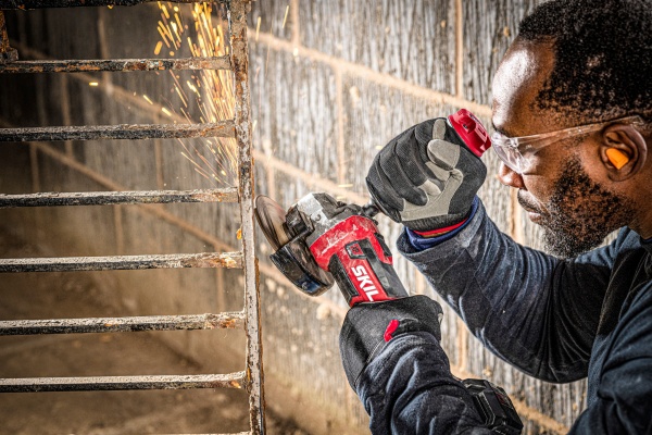 Болгарка (угловая шлифмашина) SKIL AG1E3930CB