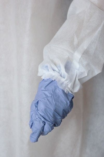 Халат из спанбонда на кнопках 25 г/кв. м р. XXXXL рост универсальный белый