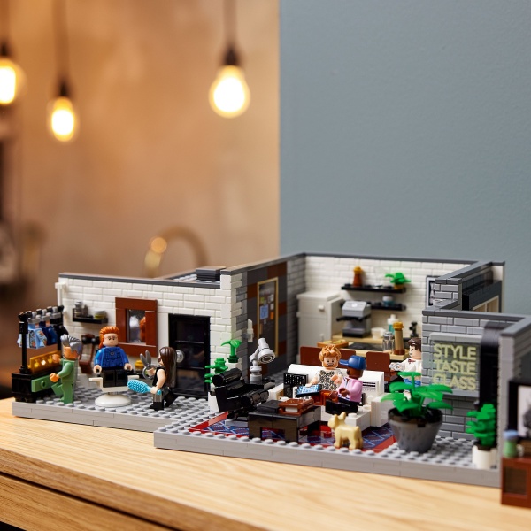 Конструктор LEGO Ideas Шоу «Queer Eye» – квартира «Легендарної п’ятірки» 10291