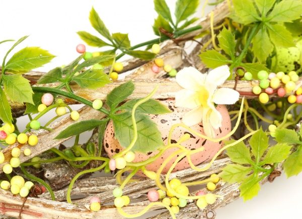 Венок пасхальный с яйцами и ромашками F18S0163